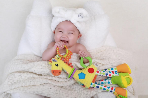 泗洪怎么判断宝宝是否斜颈 泗洪怎么判断宝宝是否斜颈